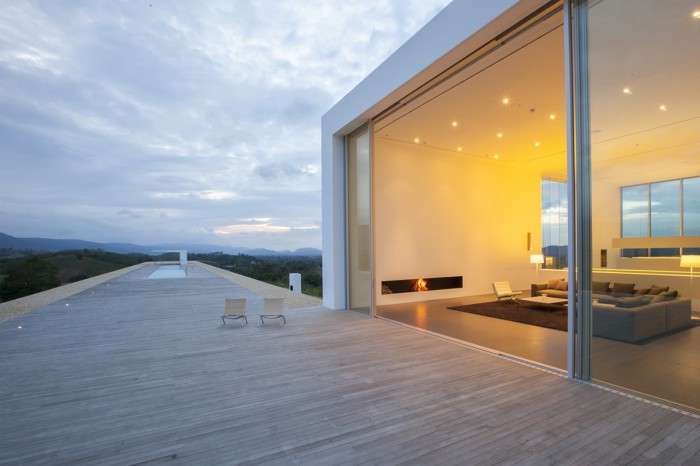 42-Pool-area-700x466