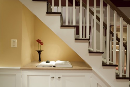 Decoración: ¿Qué poner debajo de las escaleras? (Fotos)