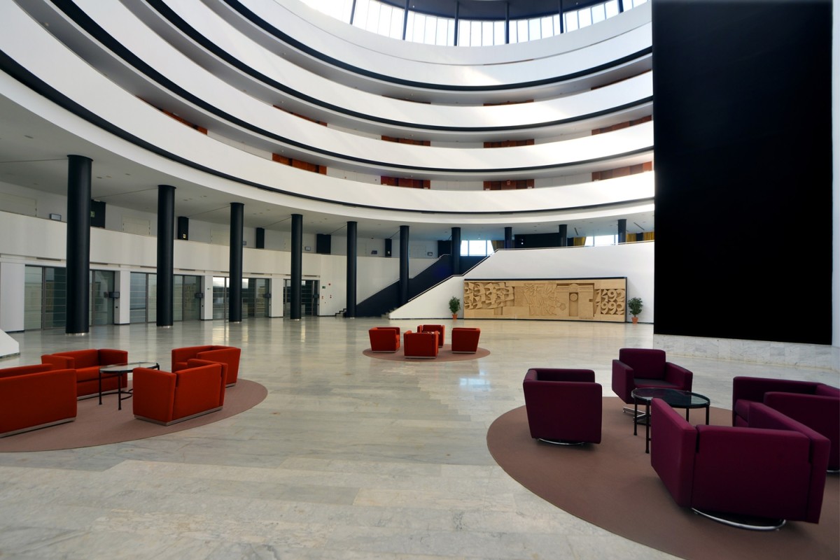 hotel-renacimiento-atrio3_0