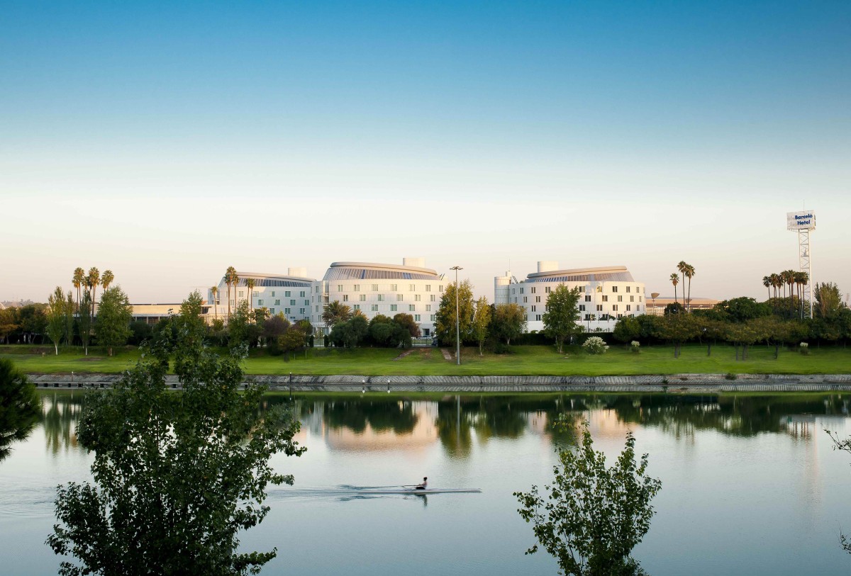 hotel-renacimiento-fachada_0