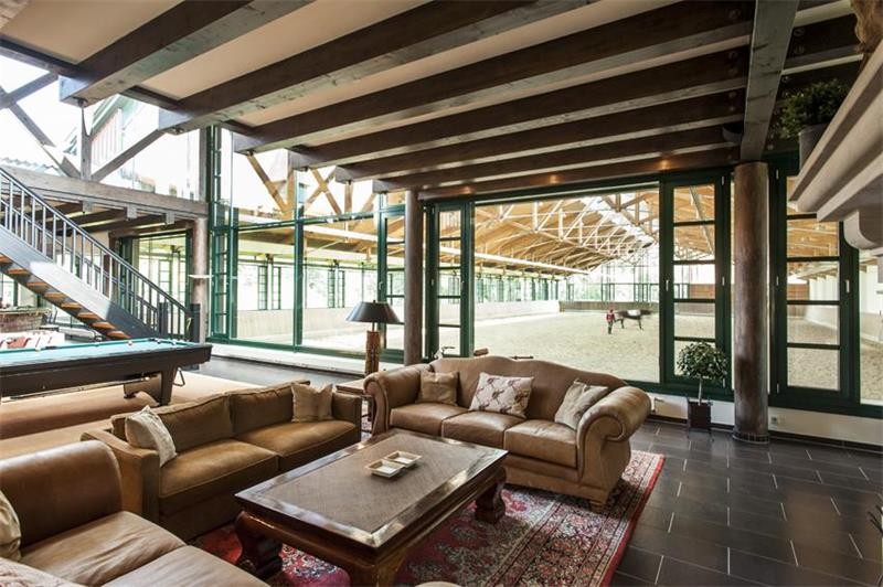  Casas de ensueño: una mansión con su propio campo de equitación en Alemania