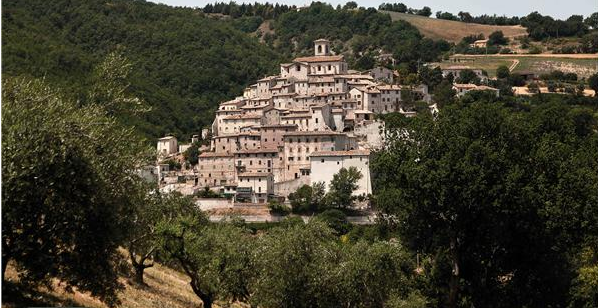 Hoteles con encanto: la reconversión de un pueblo italiano en una reserva privada