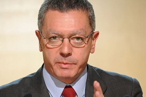 Gallardón da marcha atrás: rebaja las tasas judiciales y elimina las tarifas de los desahucios