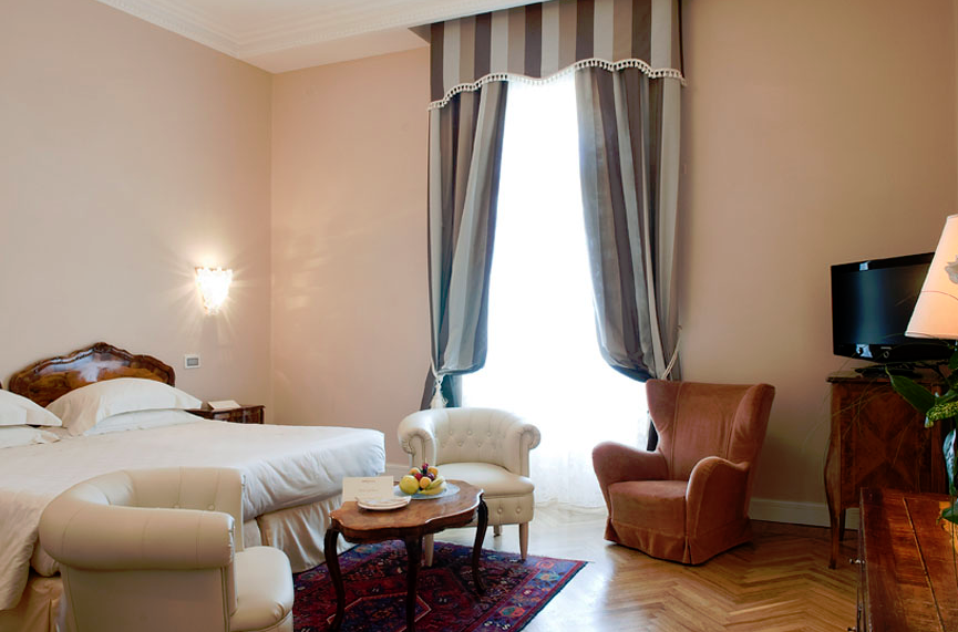 FireShot_Screen_Capture_035_-_Grand_Hotel_Rimini_albergo_5_stelle_lusso_riviera_romagnola_-_Phot