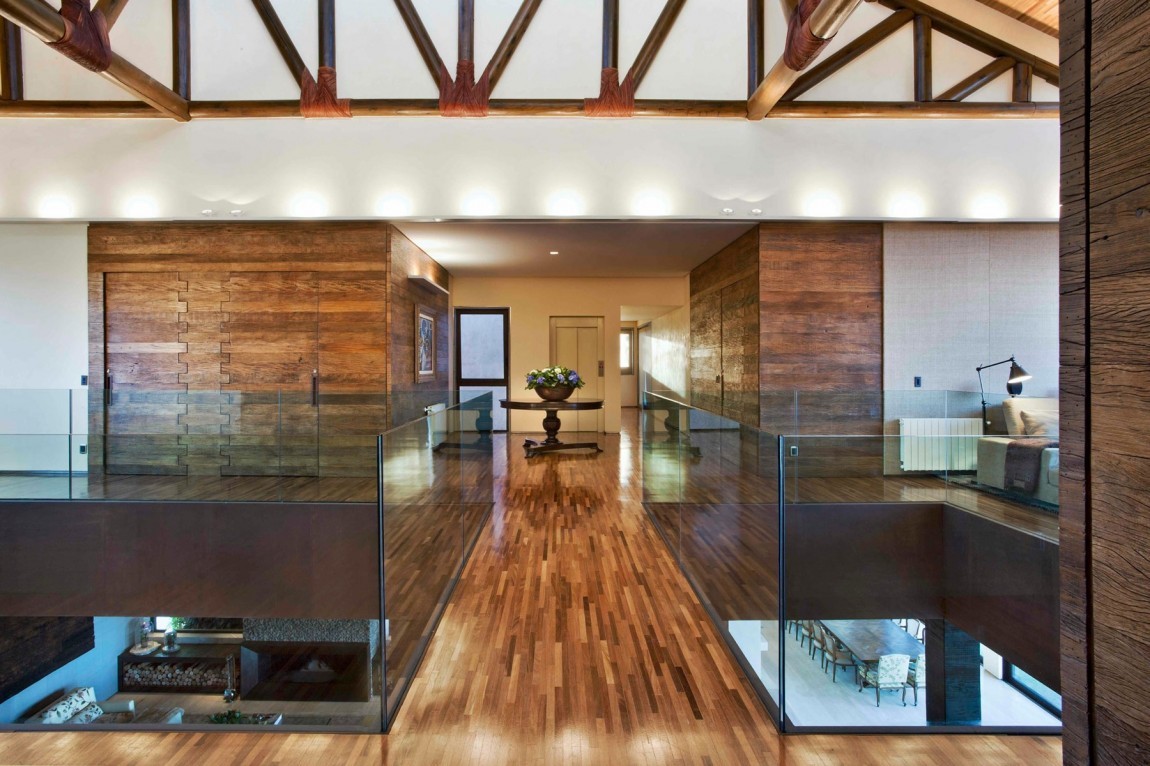 A-Palace-in-the-Mountains-11-1150x766