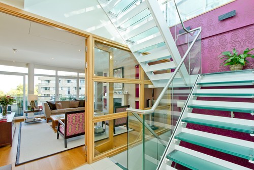 Decoración: escaleras de cristal, ¿Te atreves? (Fotos)