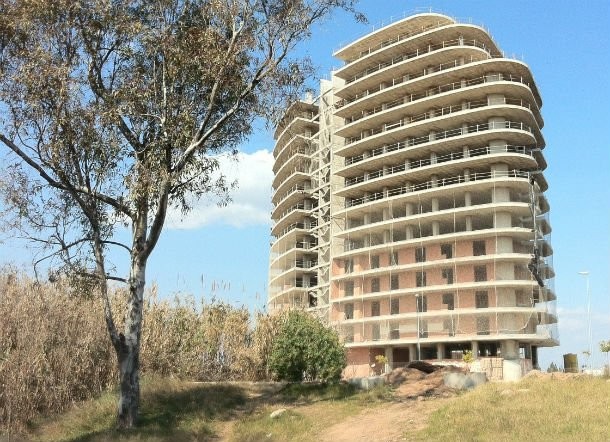 Sareb demolerá las promociones de viviendas invendibles