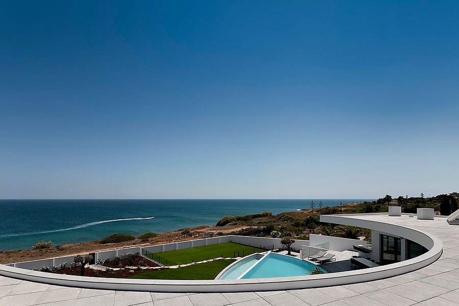 Casas de ensueño: villa 100% de diseño con vistas al mar en el algarve (Portugal)