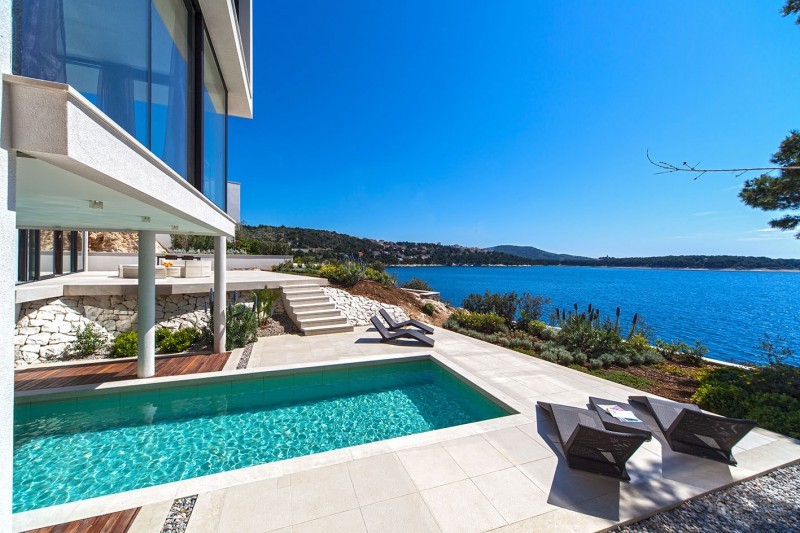 villa de lujo en croacia con vistas al mar adriático Casas de ensueño: lujo y sofisticación al borde del mar adriático en Croacia