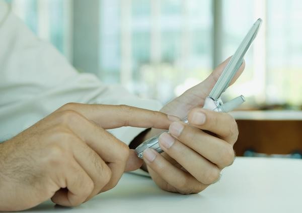 La guerra de tarifas en telefonía móvil reduce el precio de las llamadas en un 30%