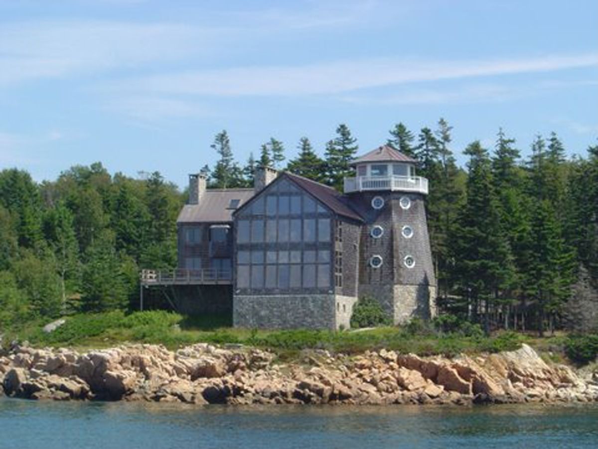 85-Buck-and-Doe-Deer-Island-Maine-a3e077