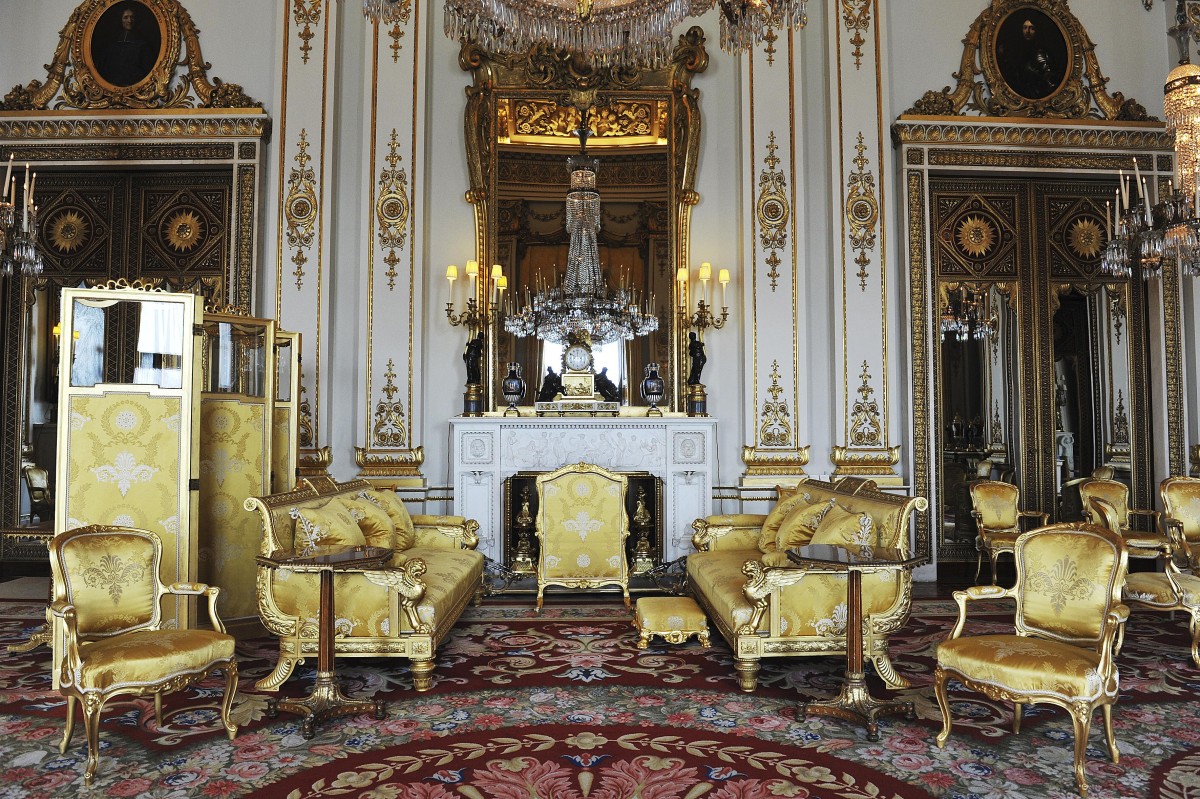 White_Drawing_Room_at_Buckingham_Palace