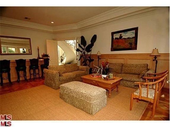 robert-pattinsons-rental-basement-ccf80e-573x430