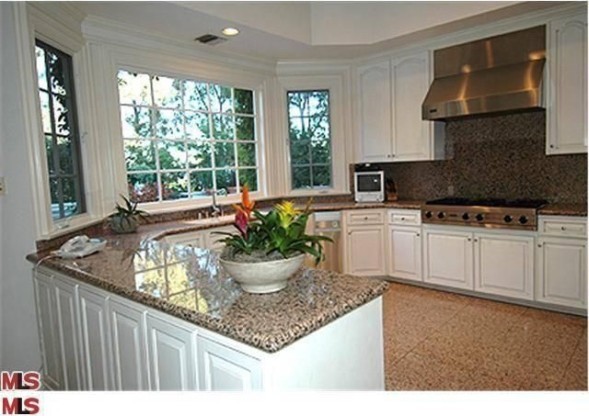 robert-pattinsons-rental-kitchen-2-cc6f97-589x416
