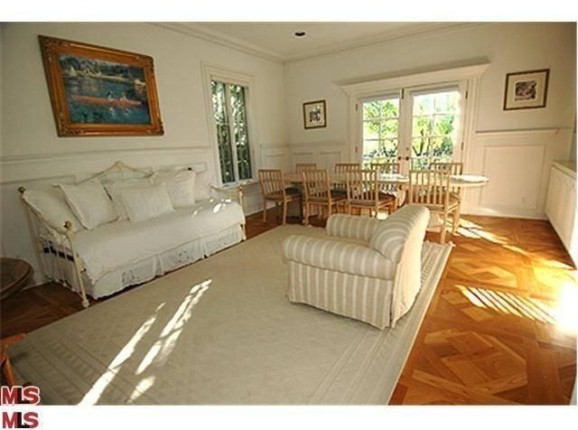 robert-pattinsons-rental-living-room-cedfdf-578x430