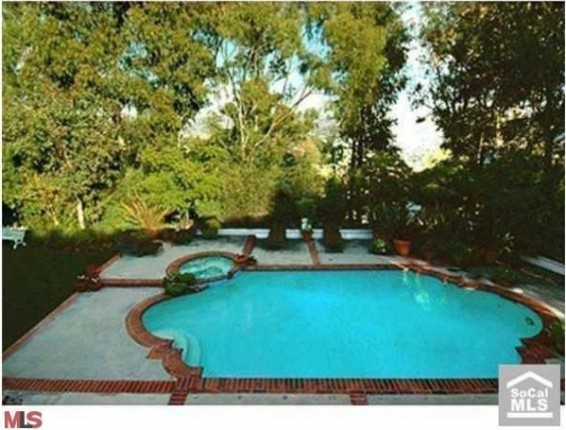 robert-pattinsons-rental-pookl-7d4849-566x430