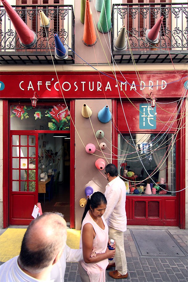 La decoración invade la calle: así se convierte el centro de Madrid en una enorme galería de arte