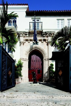 Versaces-door-7cc558-286x430