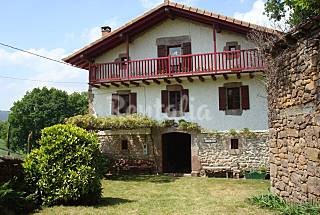 La leyenda negra de zugarramurdi, el pueblo de las brujas y una historia de película