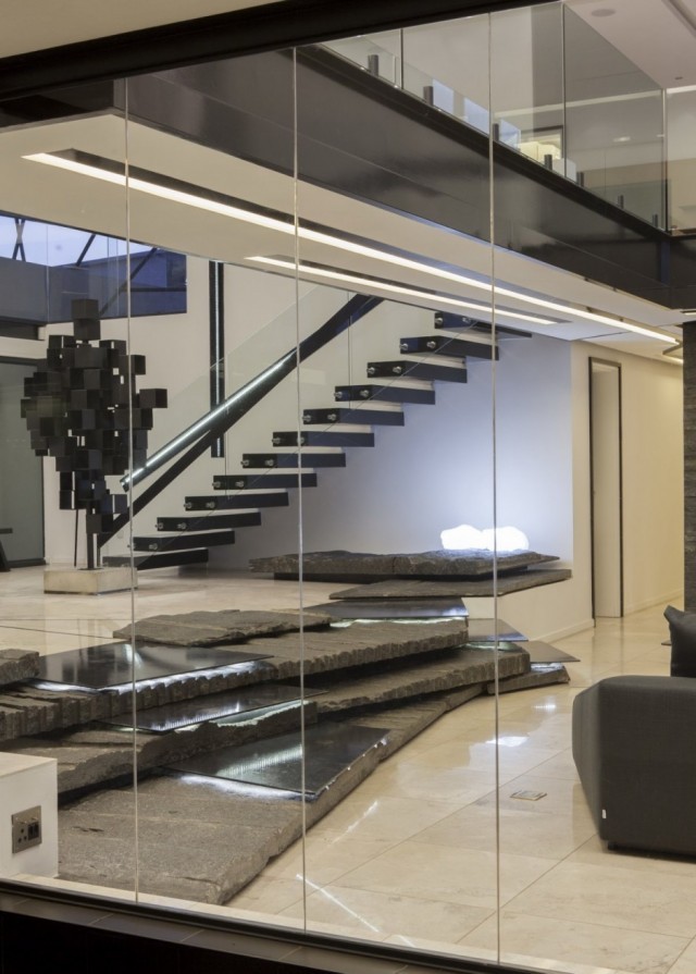 nv_050812_18-940x1315-640x895