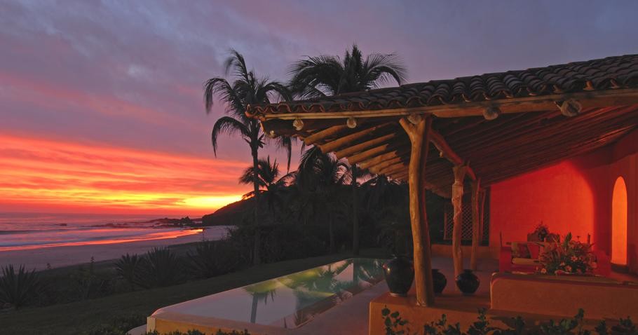 Hoteles con encanto: un refugio tropical rodeado de arena Blanca en México