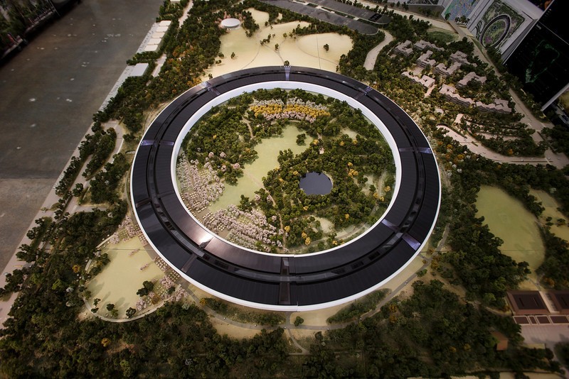 La ‘nave espacial’ de steve jobs toma forma: apple presenta la primera maqueta de su nueva sede