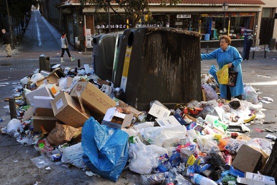 7 fotos publicadas en medios extranjeros que hunden el prestigio de Madrid, la “capital mundial de los residuos”