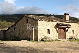 Los castillos de ‘Isabel’: los 7 palacios de Isabel la católica y los mejores alojamientos para visitarlos