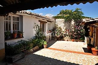 Los castillos de ‘Isabel’: los 7 palacios de Isabel la católica y los mejores alojamientos para visitarlos