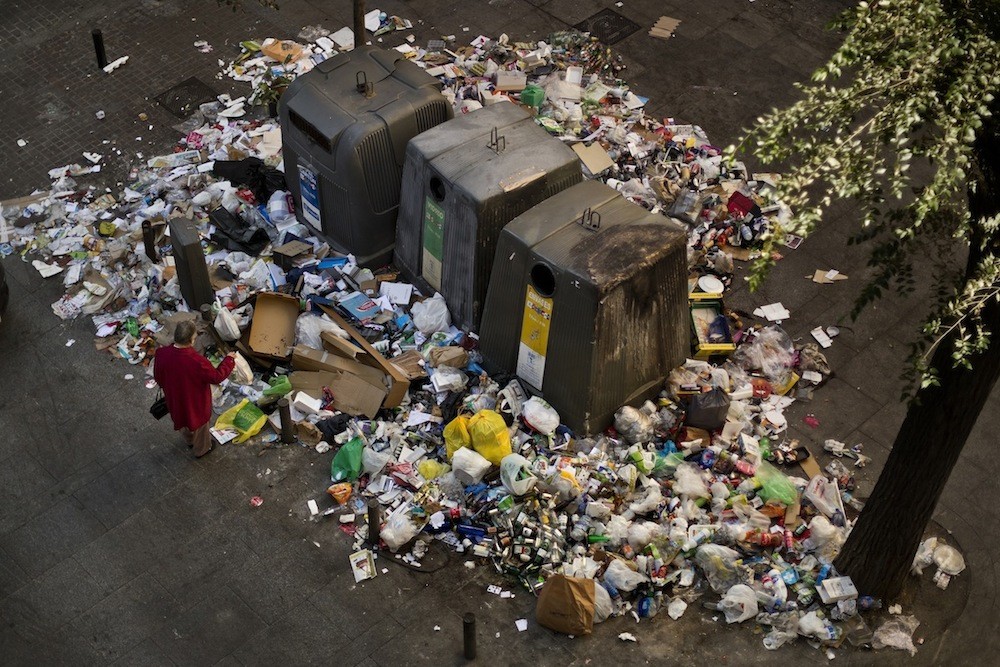 7 fotos publicadas en medios extranjeros que hunden el prestigio de Madrid, la “capital mundial de los residuos”