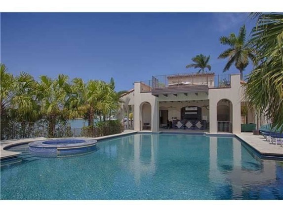 Matt-Damons-pool-f1cfcb-573x430