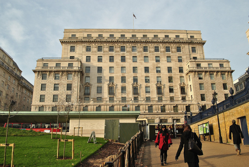 Amancio ortega, el amo del monopoly: desde 2002 ha invertido 4.500 millones en comprar edificios por todo el mundo