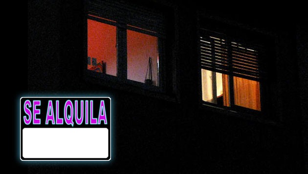 Pesadilla al comprar piso con subvención: no le pagan la ayuda y su primer inquilino lo convirtió en un prostíbulo