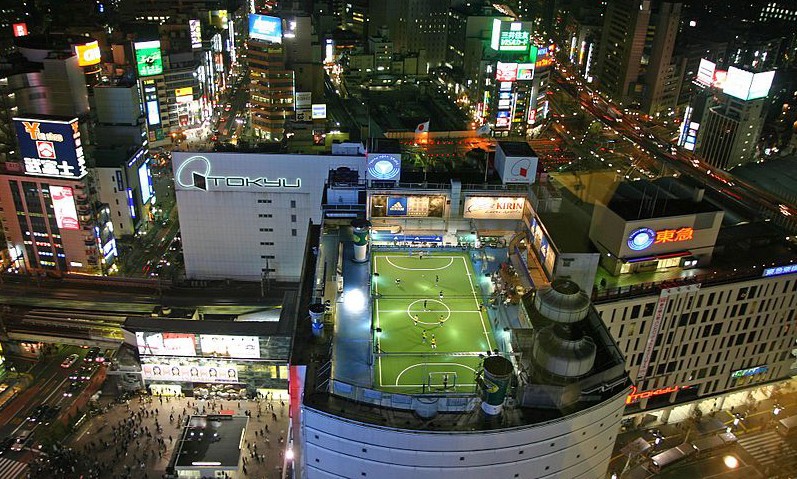 800px-Tokyo_rooftop_football