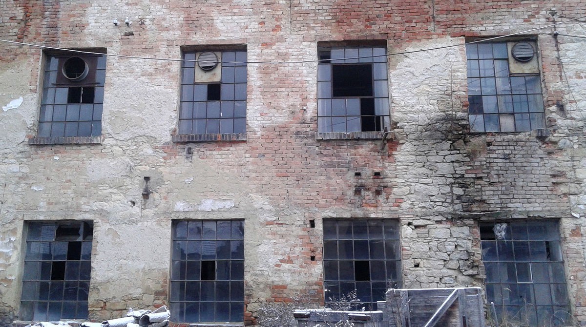 Sale a la venta la fábrica donde oskar schindler salvó a 1.200 judíos del holocausto