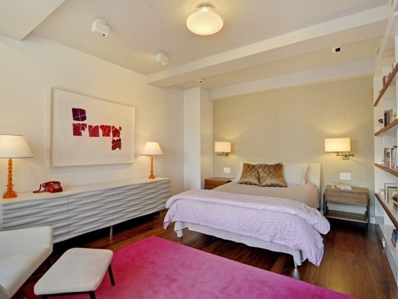 Keith-Richards-apt-bedroom-0d6495-573x430