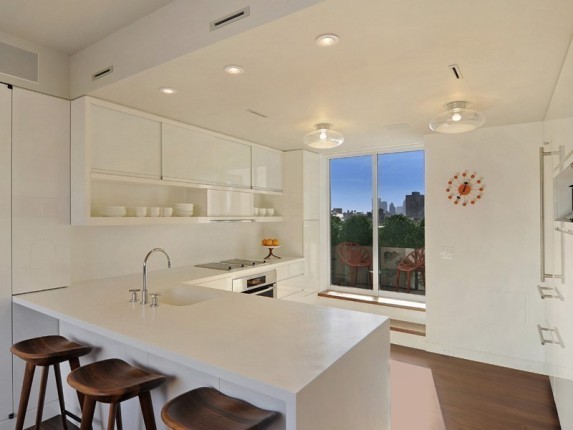 Keith-Richards-apt-kitchen-265df2-573x430