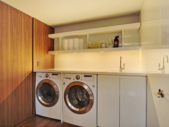 Keith-Richards-apt-laundry-97fb5c-573x430
