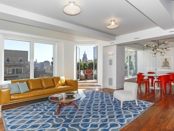 Keith-Richards-apt-living-room-cbfab4-573x430