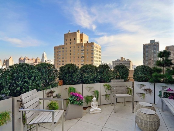 Keith-Richards-apt-patio-775997-573x430
