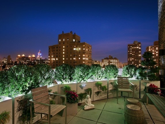 Keith-Richards-apt-patio-night-c05024-573x430