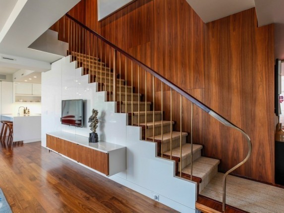 Keith-Richards-apt-stairs-f2376d-573x430