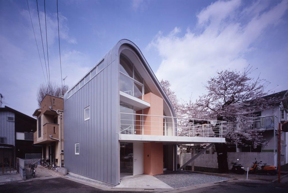 Shigeru ban, el hombre que usó la arquitectura para salvar vidas en los desastres naturales, premio pritzker 2014
