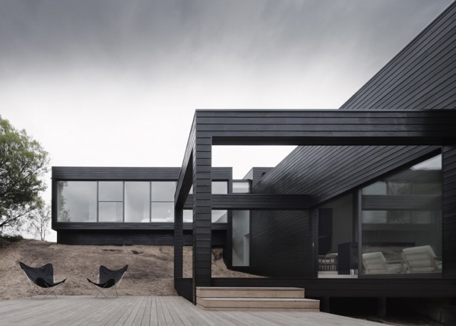 dezeen_Ridge-Road-Residence-by-Studio-Four_ss_3-640x457