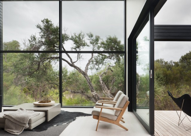 dezeen_Ridge-Road-Residence-by-Studio-Four_ss_6-640x457