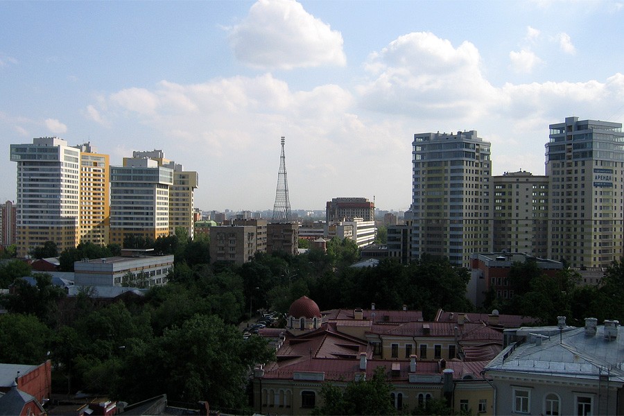 La otra guerra de putin: intelectuales rusos se unen para evitar la demolición de la histórica torre shújov