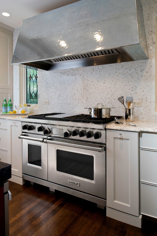 Cómo hacer una casa más versátil con la técnica de moda, el metal martillado (fotos)