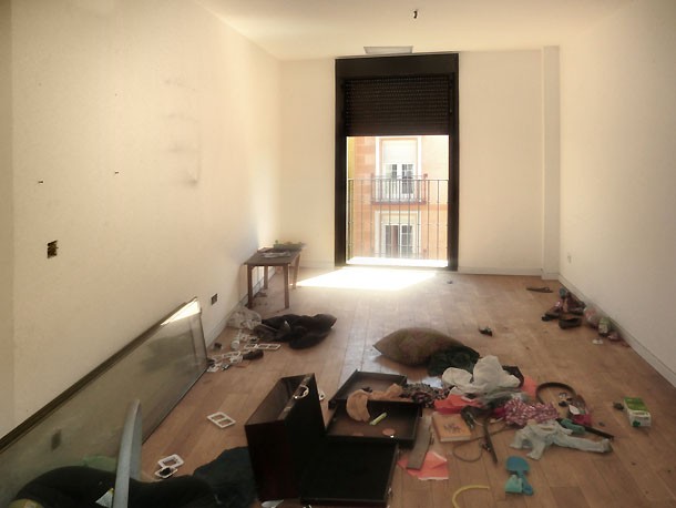 La triste historia de un edificio nuevo en el centro de Madrid arrasado por okupas y cuya deuda está en sareb