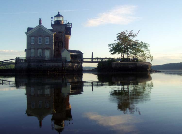 Hoteles con encanto: un antiguo faro que guiaba a los barcos por el río hudson