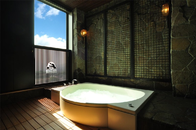 Los mejores 'hoteles del amor' de Japón: del vagón de metro a la consulta del doctor (fotos)